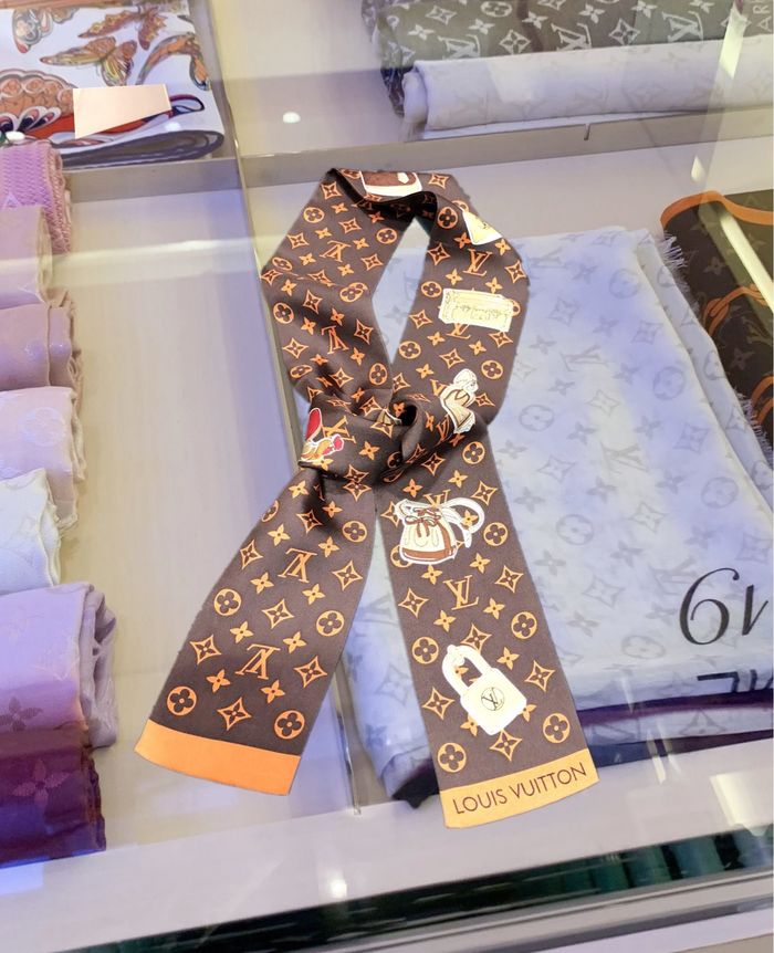 Louis Vuitton Scarf LVS00011